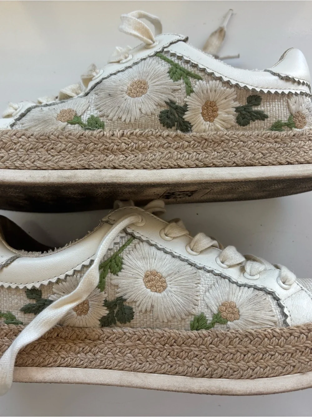 Dolce Vita White Daisy Embroidered Platform Sneakers - Women's 6.5